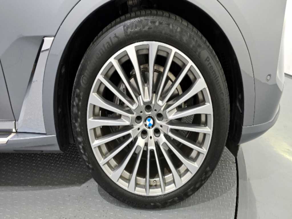 BMW X7 - Vista 5