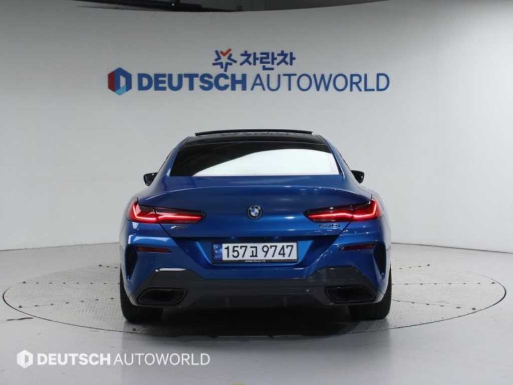 BMW 8 Series - Vista 4