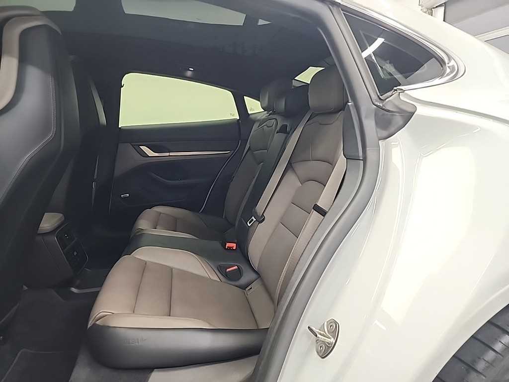 Porsche Taycan - Vista 12