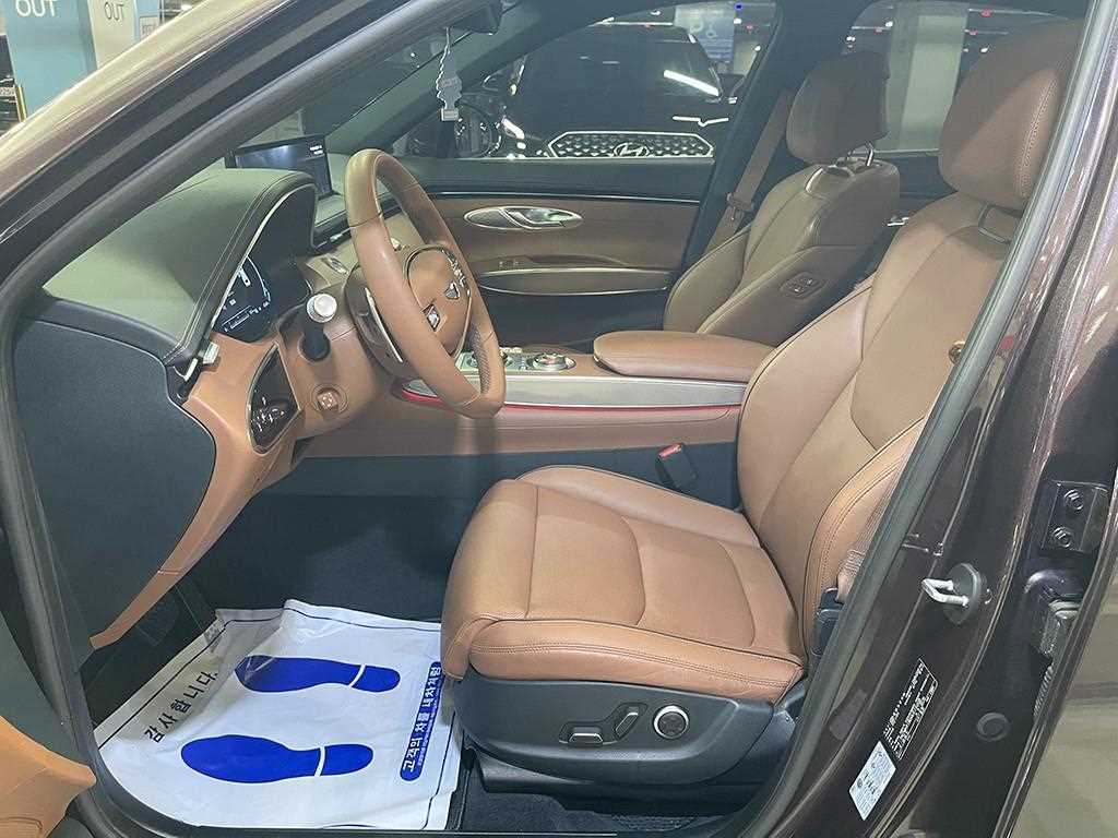 Genesis GV70 - Vista 5