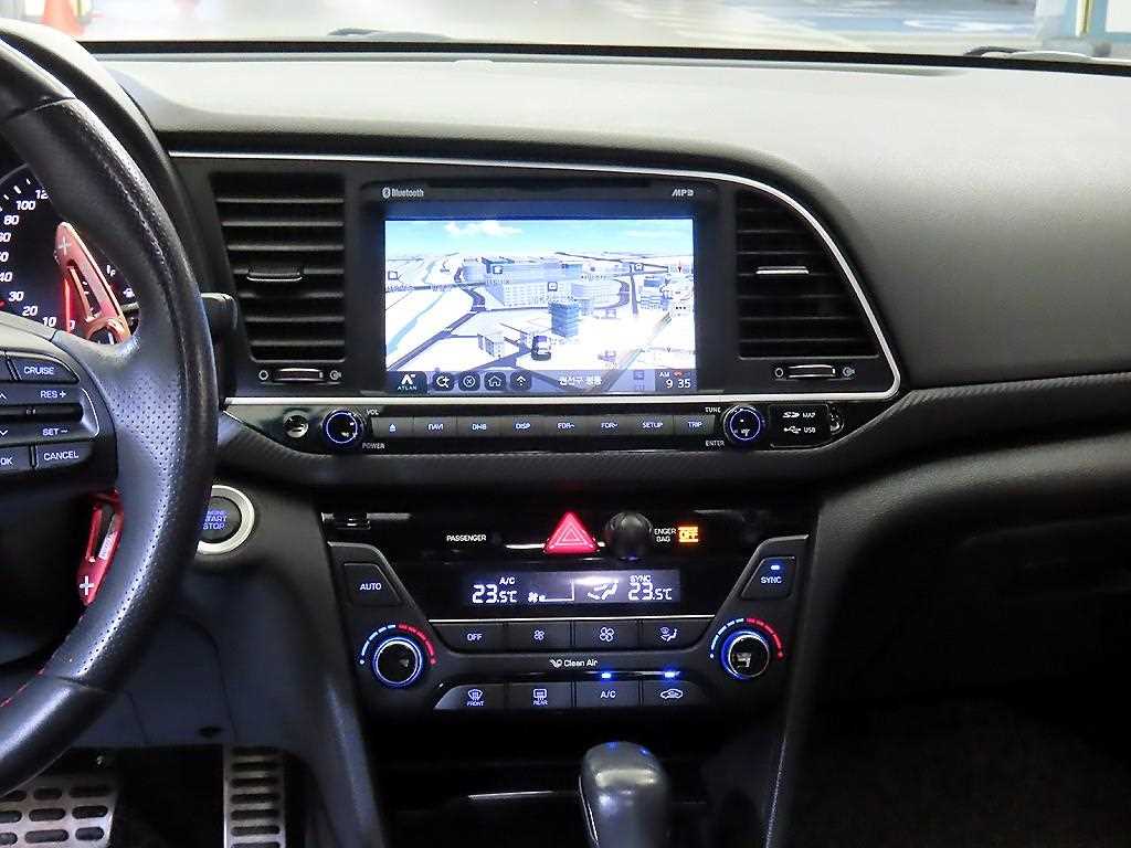 HYUNDAI Avante - Vista 11