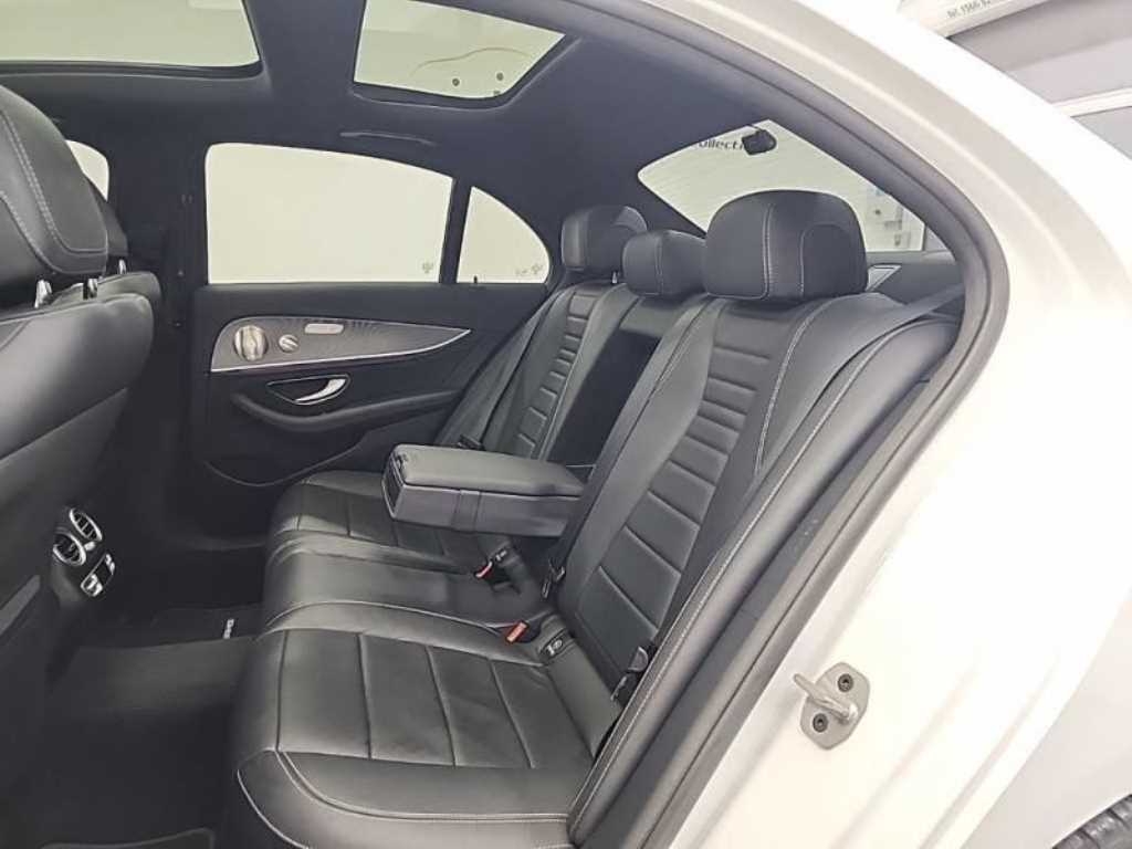 Mercedes Benz E class - Vista 12