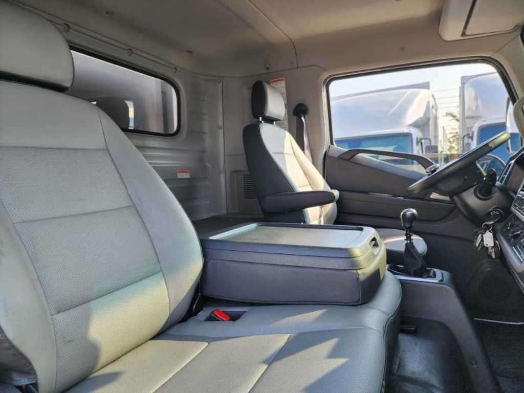 medium and large cargo truck - Vista 8