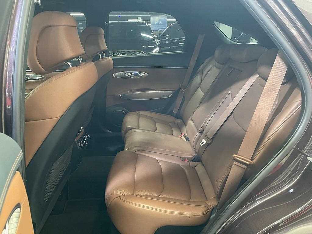 Genesis GV70 - Vista 6