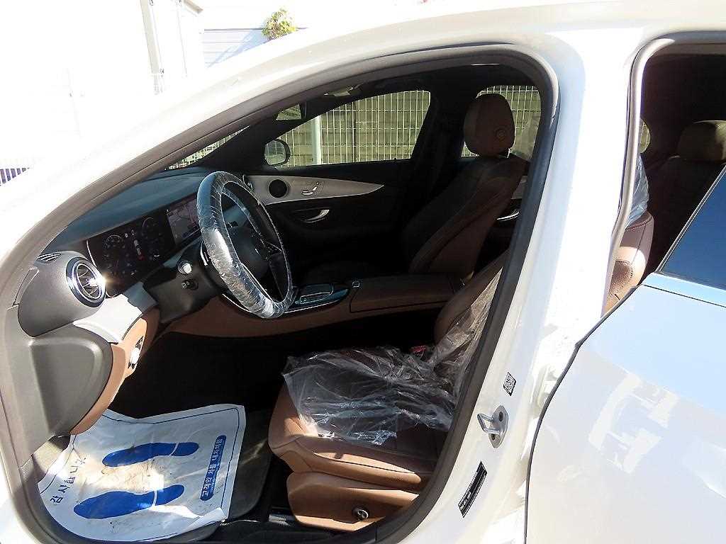 Mercedes Benz E class - Vista 5