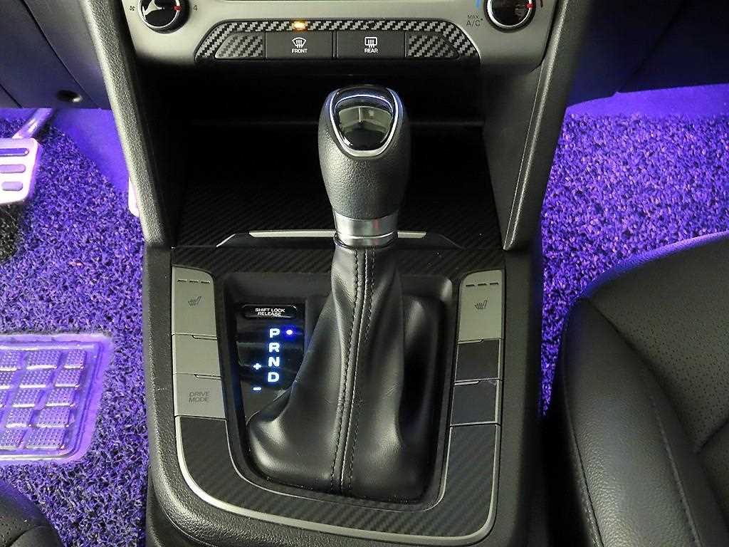 HYUNDAI Avante - Vista 10