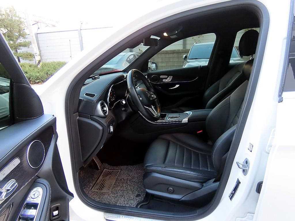 Mercedes Benz GLC Class - Vista 5