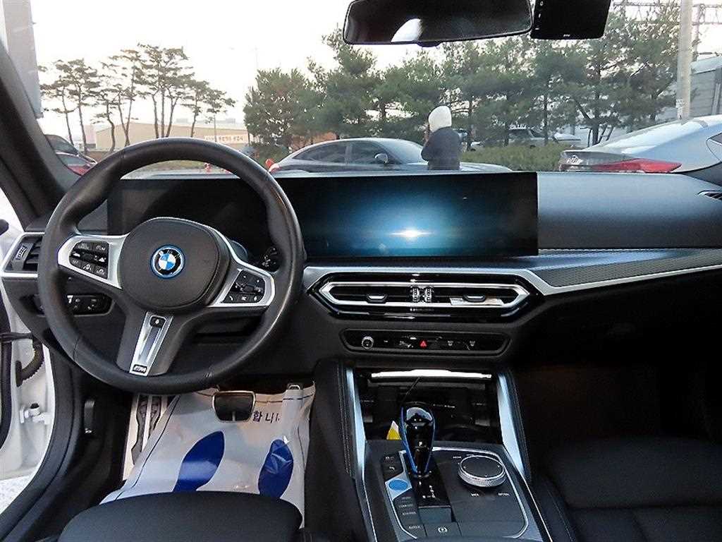 BMW i4 - Vista 8