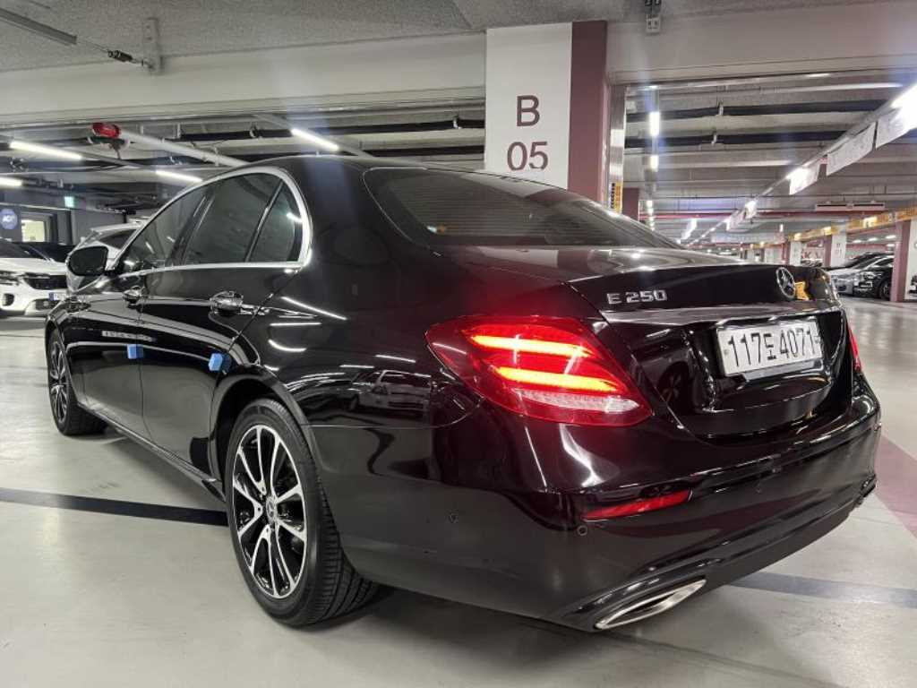 Mercedes Benz E class - Vista 6