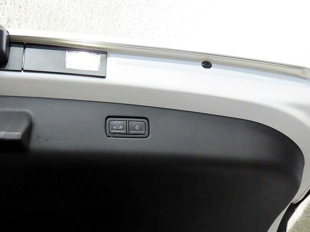 Genesis GV70 2025 Blanco - Importación desde Corea - HF Imports Iquique - Foto 17