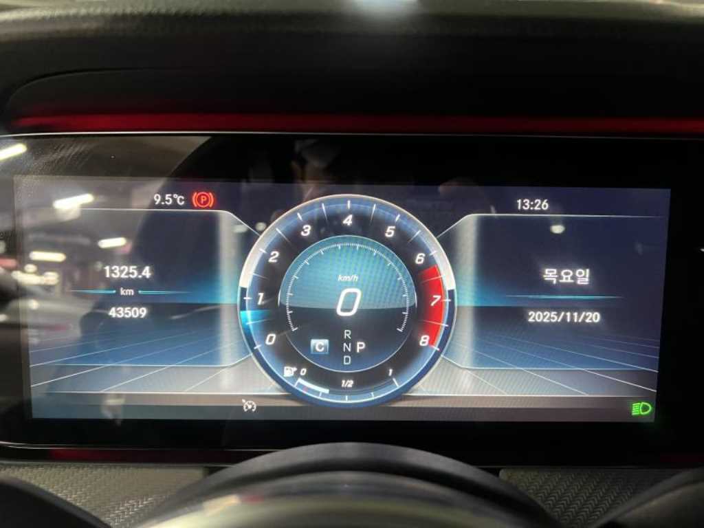 Mercedes Benz E class - Vista 8