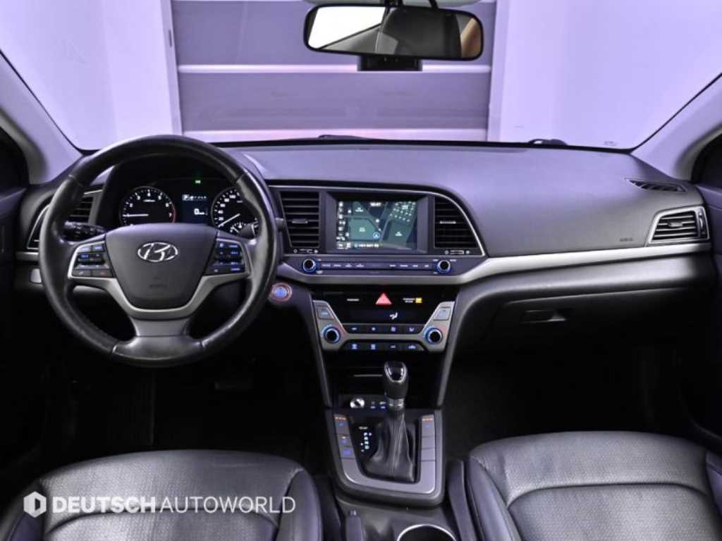 HYUNDAI Avante - Vista 7