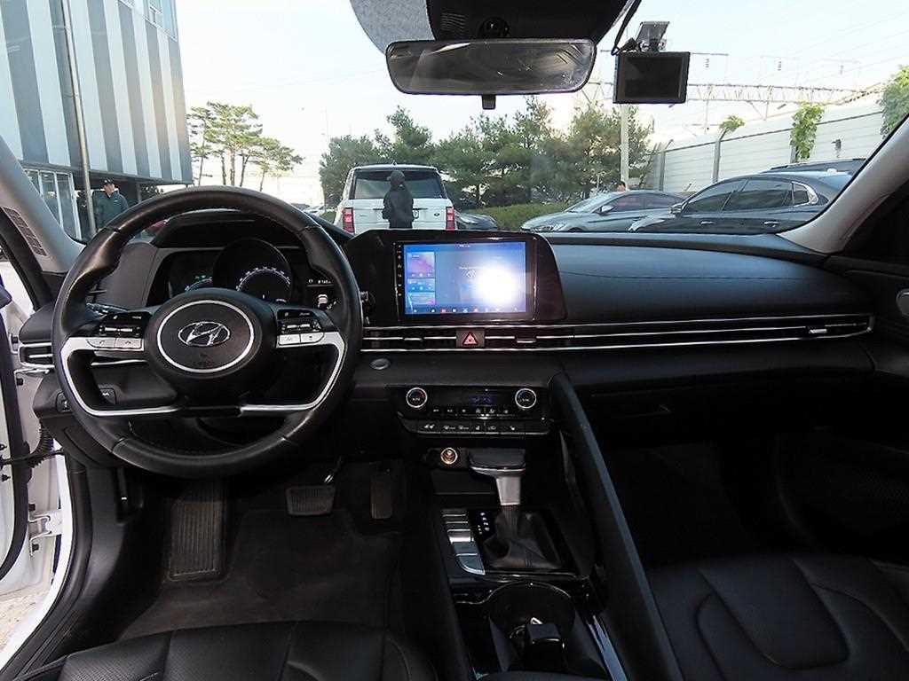 HYUNDAI Avante - Vista 7