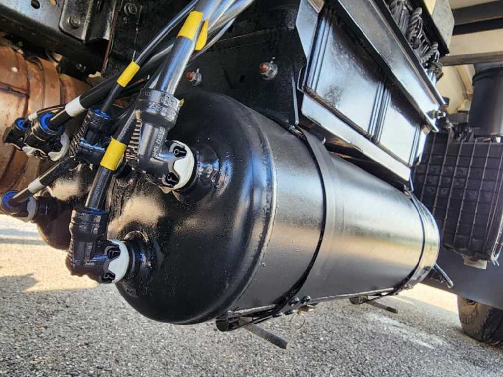 medium and large cargo truck - Vista 11