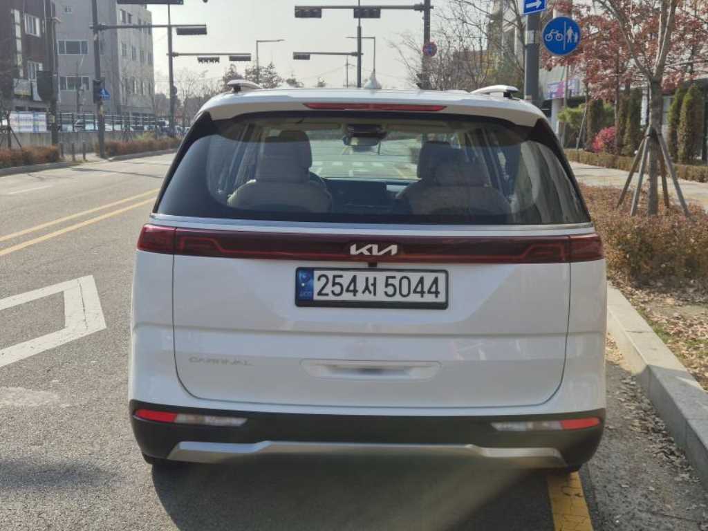 KIA Carnival - Vista 5