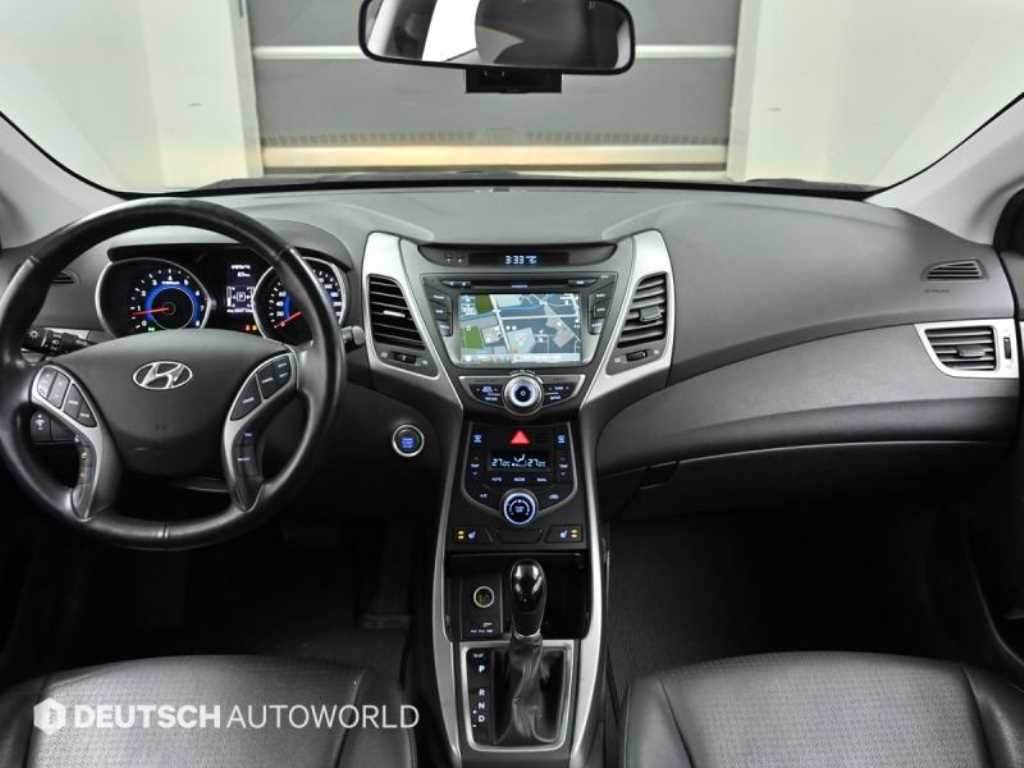 HYUNDAI Avante - Vista 7