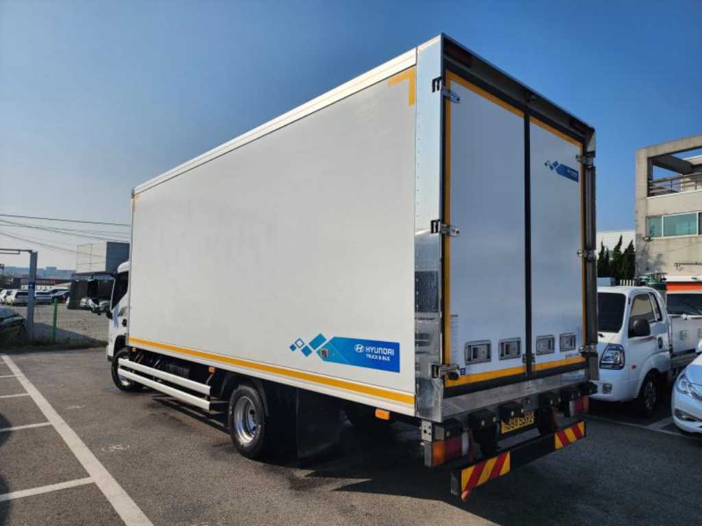 medium and large cargo truck - Vista 4