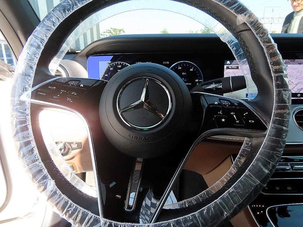 Mercedes Benz E class - Vista 8