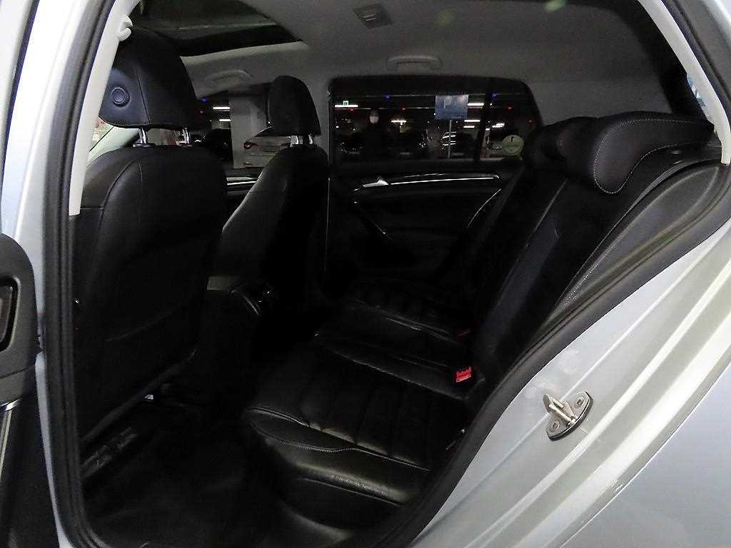 Volkswagen Golf - Vista 7