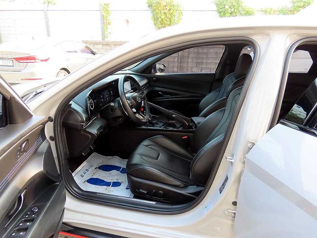 HYUNDAI Avante - Vista 5