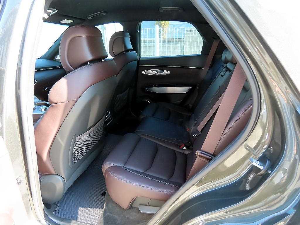 Genesis GV70 - Vista 6