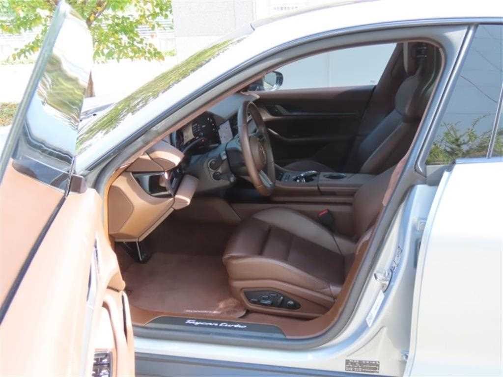 Porsche Taycan - Vista 12