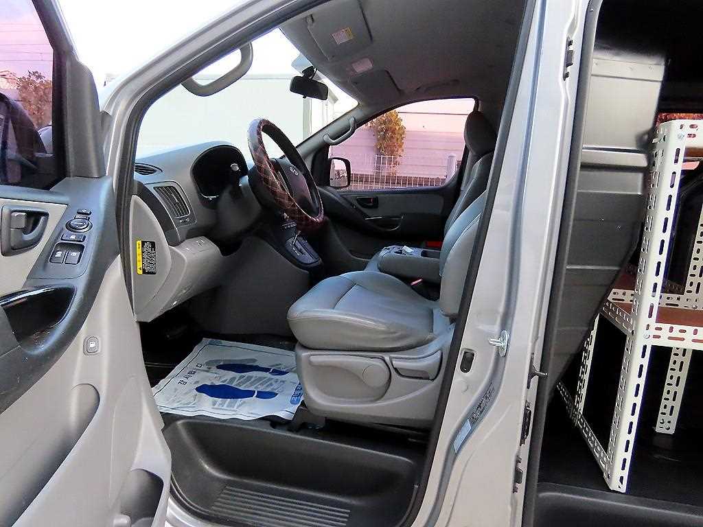 HYUNDAI Starex - Vista 5