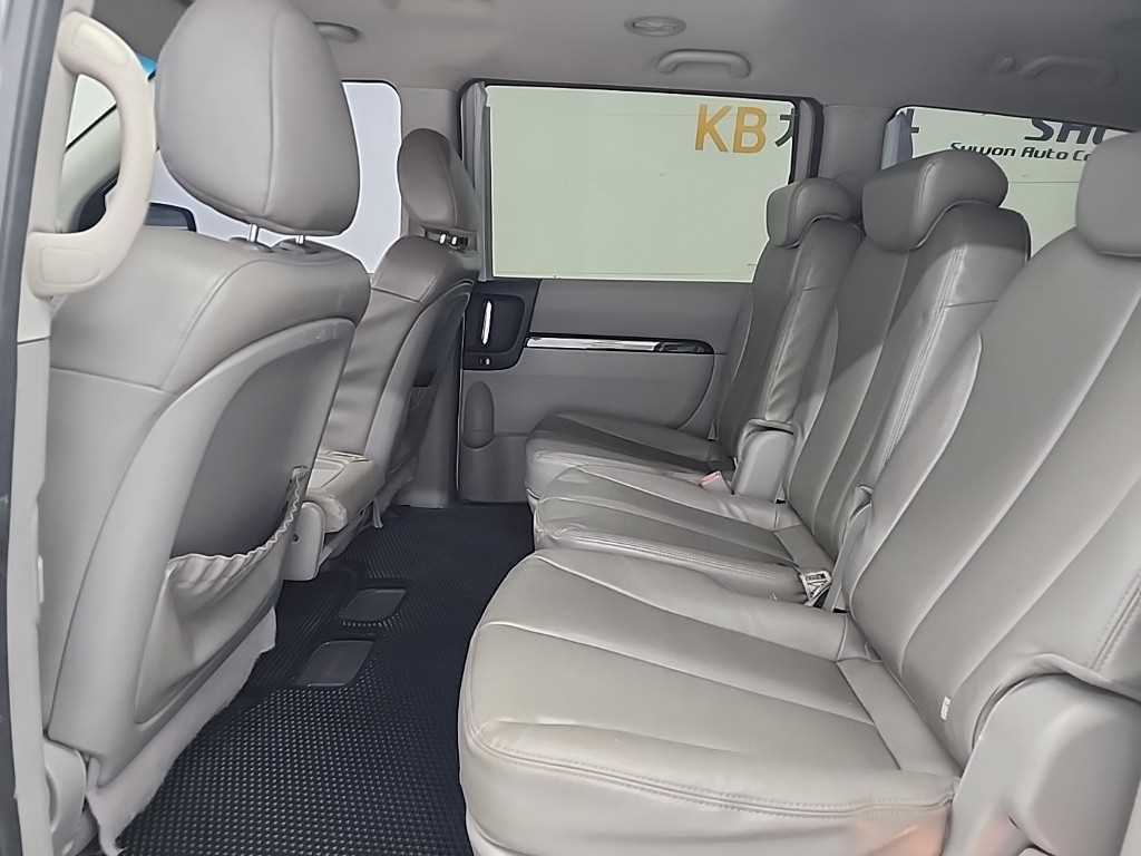 KIA Carnival - Vista 12