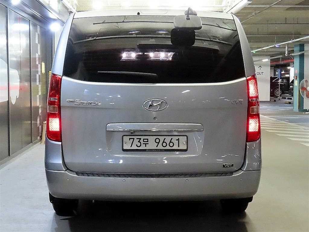 HYUNDAI Starex - Vista 5