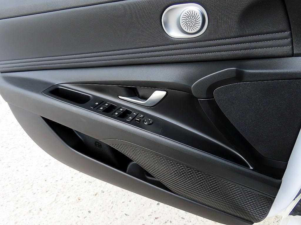 HYUNDAI Avante - Vista 11