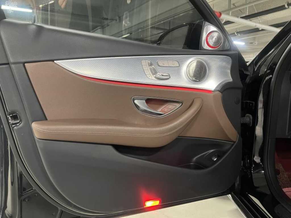 Mercedes Benz E class - Vista 12