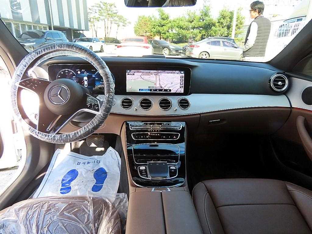 Mercedes Benz E class - Vista 7