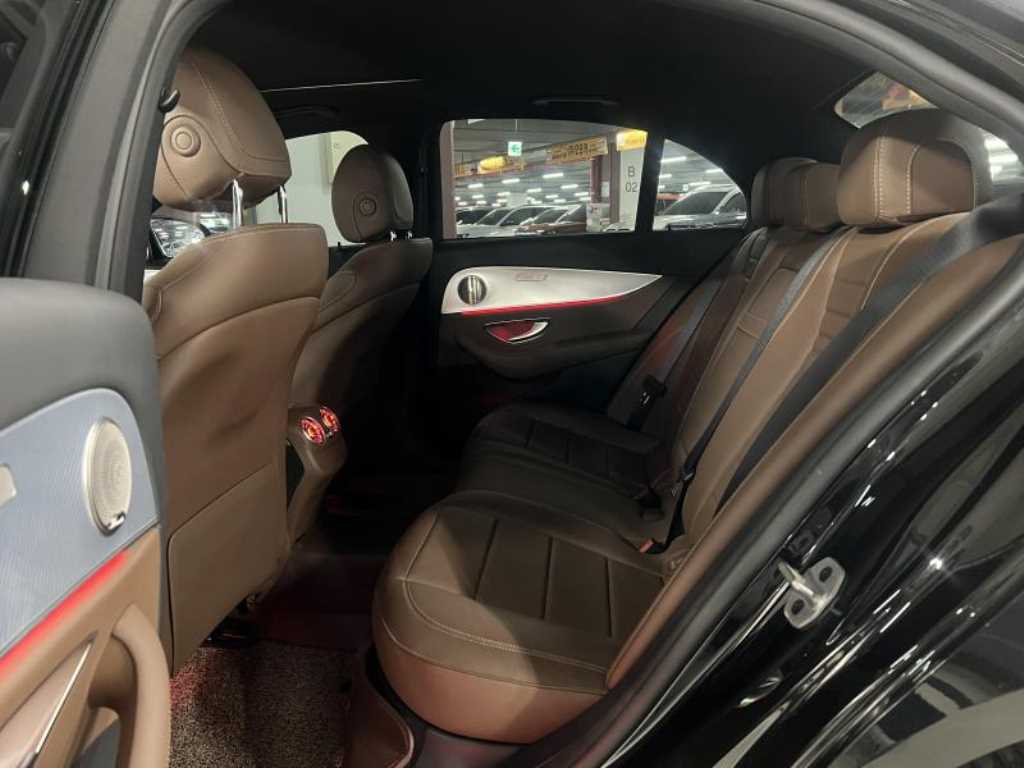 Mercedes Benz E class - Vista 11