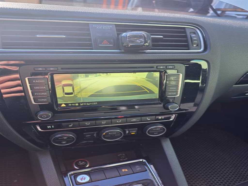 Volkswagen Jetta - Vista 5