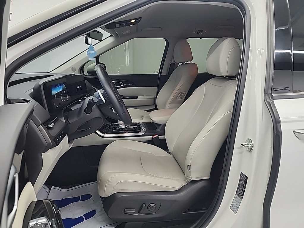 KIA Carnival - Vista 11