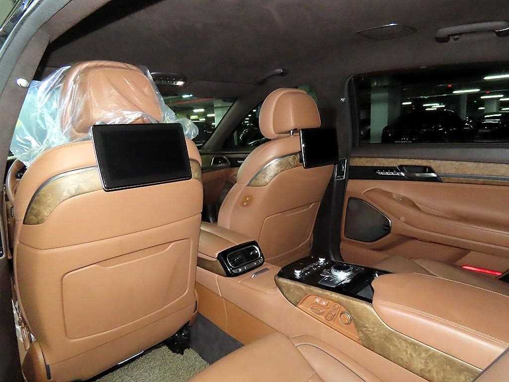 Genesis G90 - Vista 8