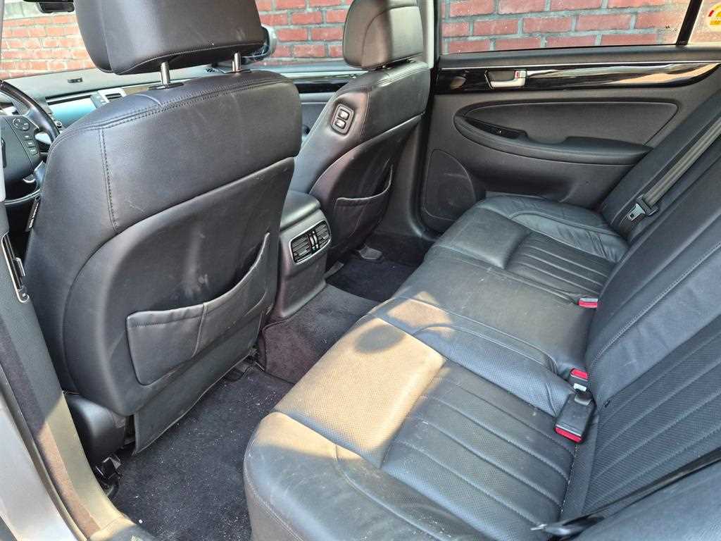 HYUNDAI Genesis - Vista 6