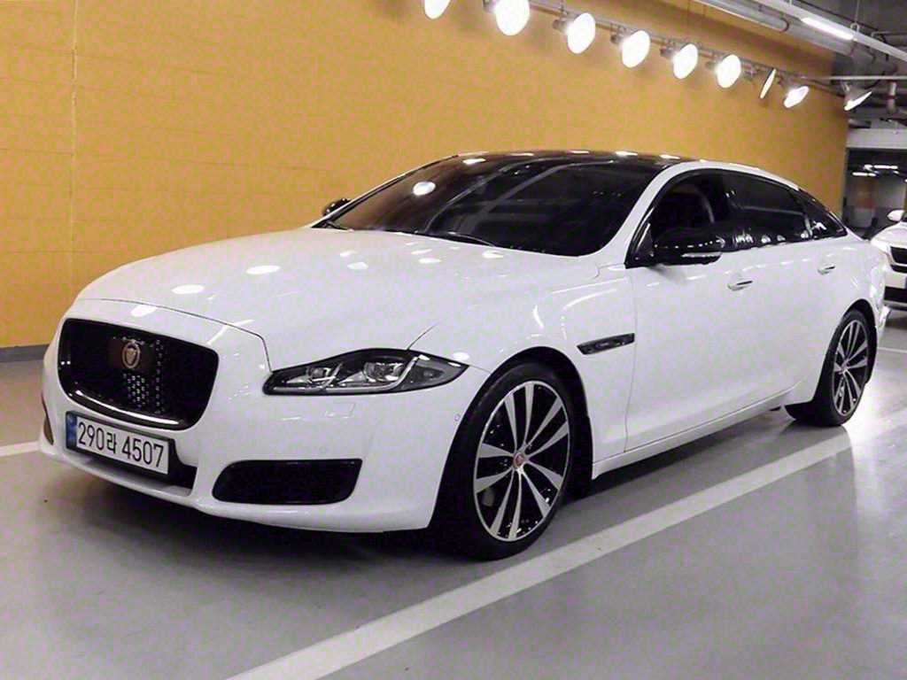 Jaguar XJ