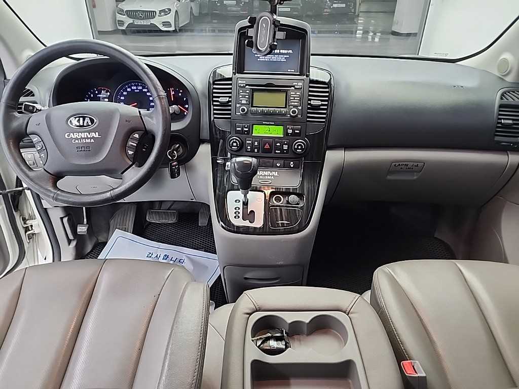 KIA Carnival - Vista 7