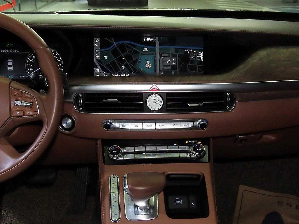 Genesis G90 - Vista 12