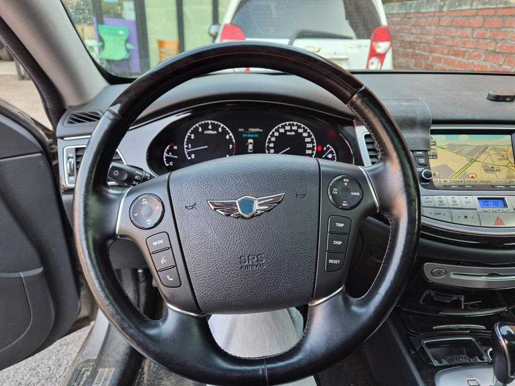 HYUNDAI Genesis - Vista 8