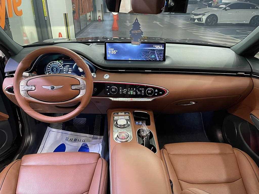 Genesis GV70 - Vista 7