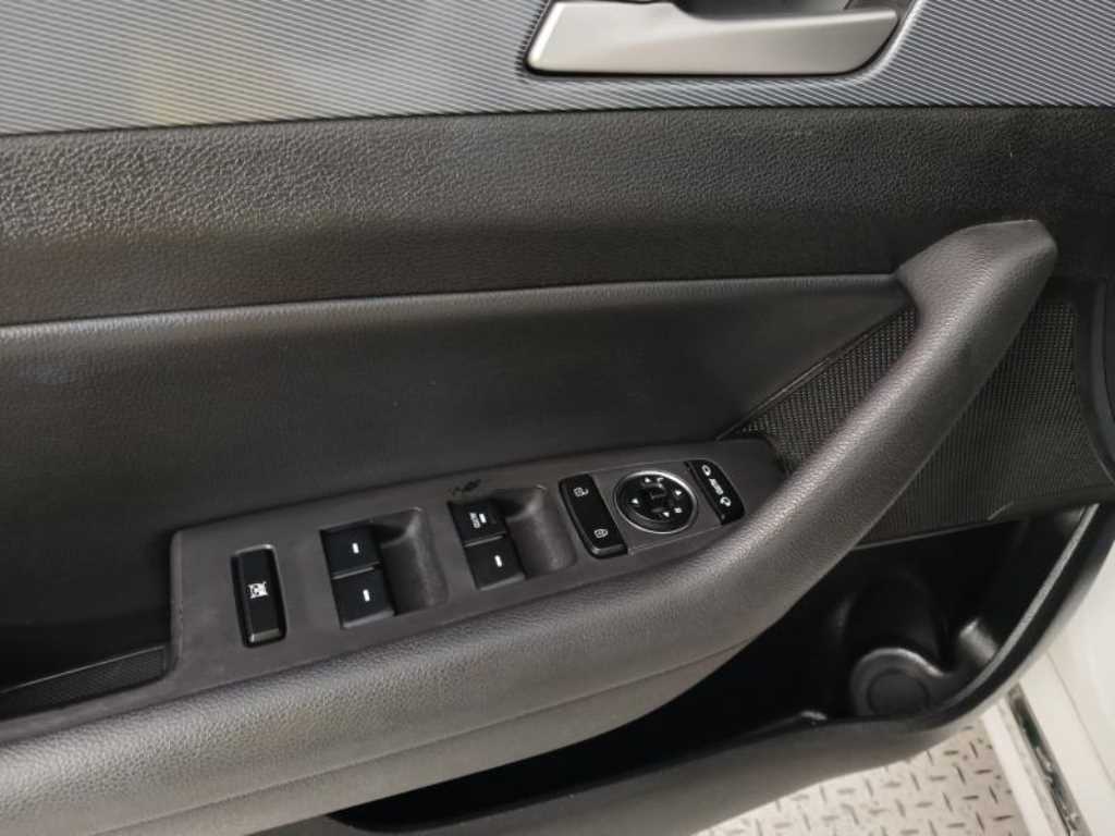 HYUNDAI Sonata - Vista 9