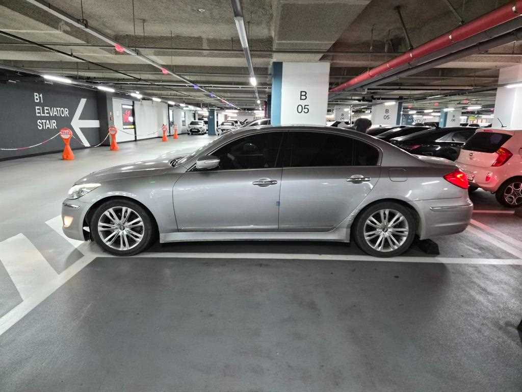 HYUNDAI Genesis - Vista 4