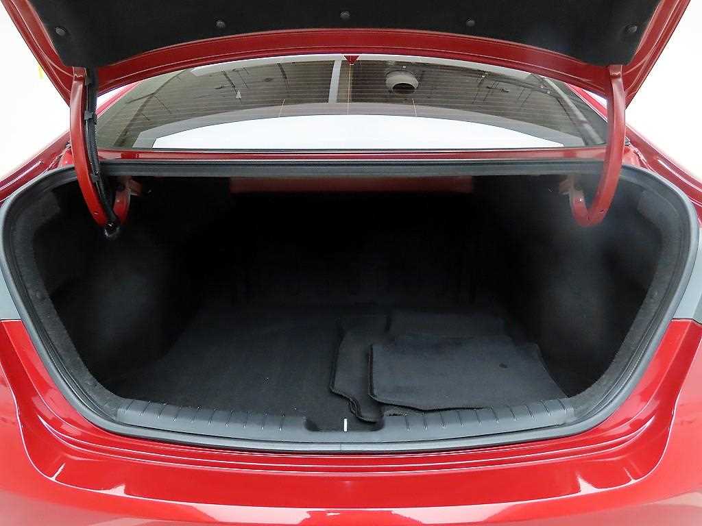 HYUNDAI Avante - Vista 5