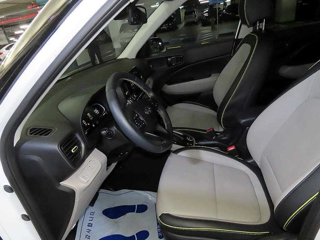 HYUNDAI Venue - Vista 6