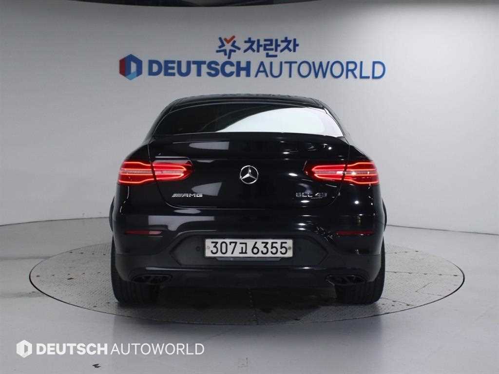 Mercedes Benz GLC Class - Vista 4