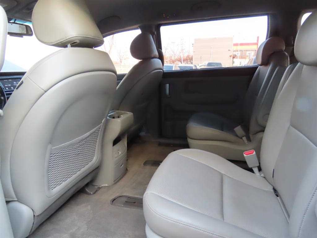 KIA Carnival - Vista 7