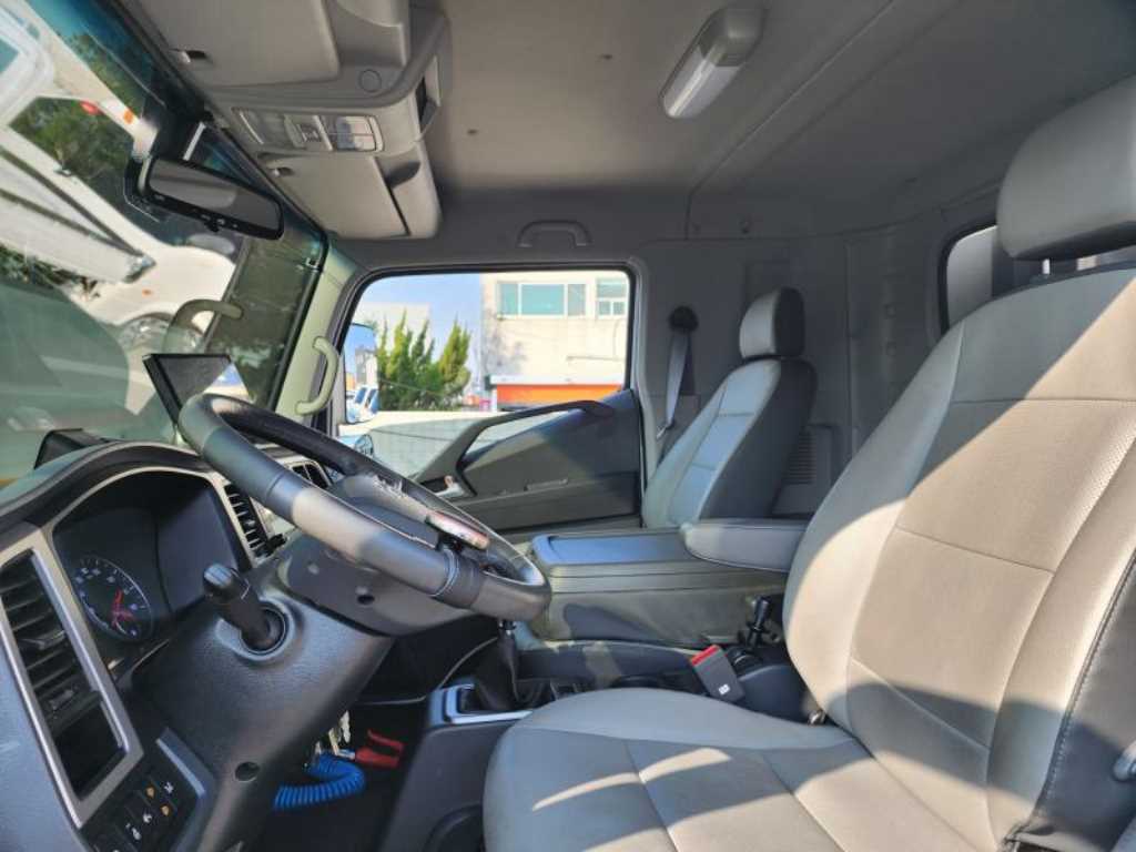 medium and large cargo truck - Vista 7