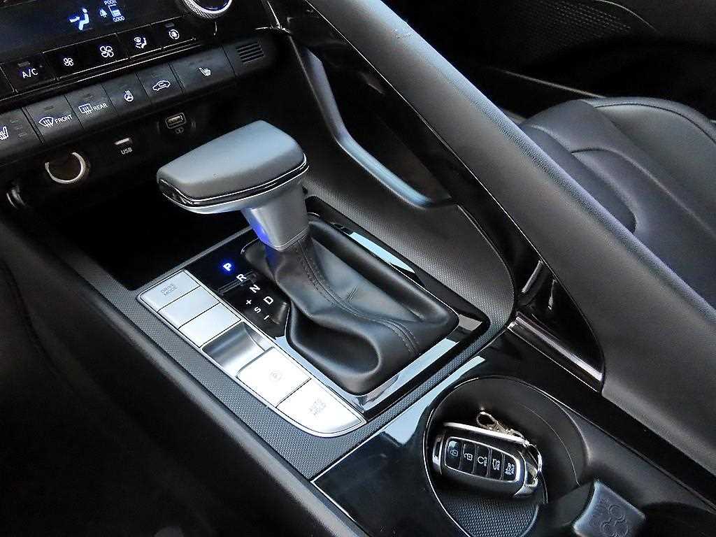 HYUNDAI Avante - Vista 10